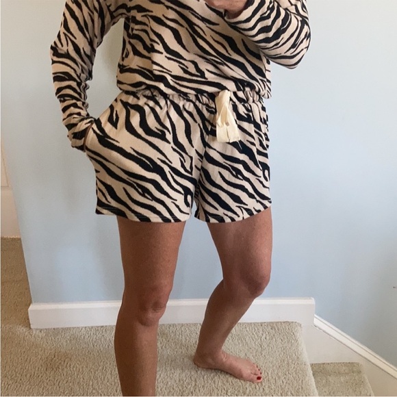 Animal Print 2 Piece Loungewear Set - Picture 3 of 9